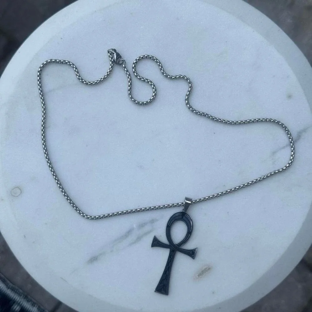 Silver Ankh Necklace Mens Detailed Cross Pendant 24 Inch Chain Y2K Accessory